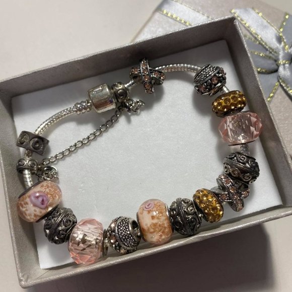 NEW Women's Pink Metal Charm Bracelet - Picture 1 of 4